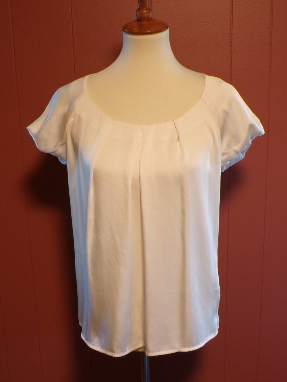 APOSTROPHE Women's Ivory Short Sleeve Blouse Satin Feel Size Small
